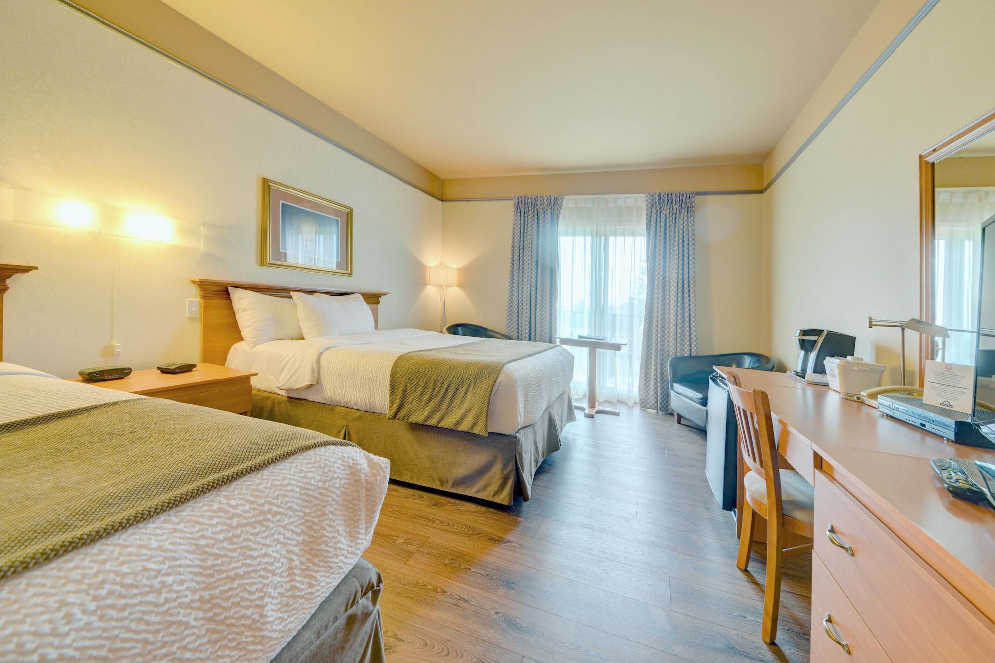 Days Inn By Wyndham Ривьер-дю-Лу Экстерьер фото